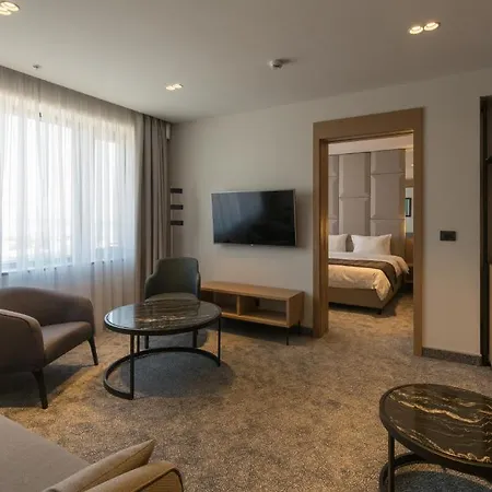 Mona Plaza Szálloda 4*